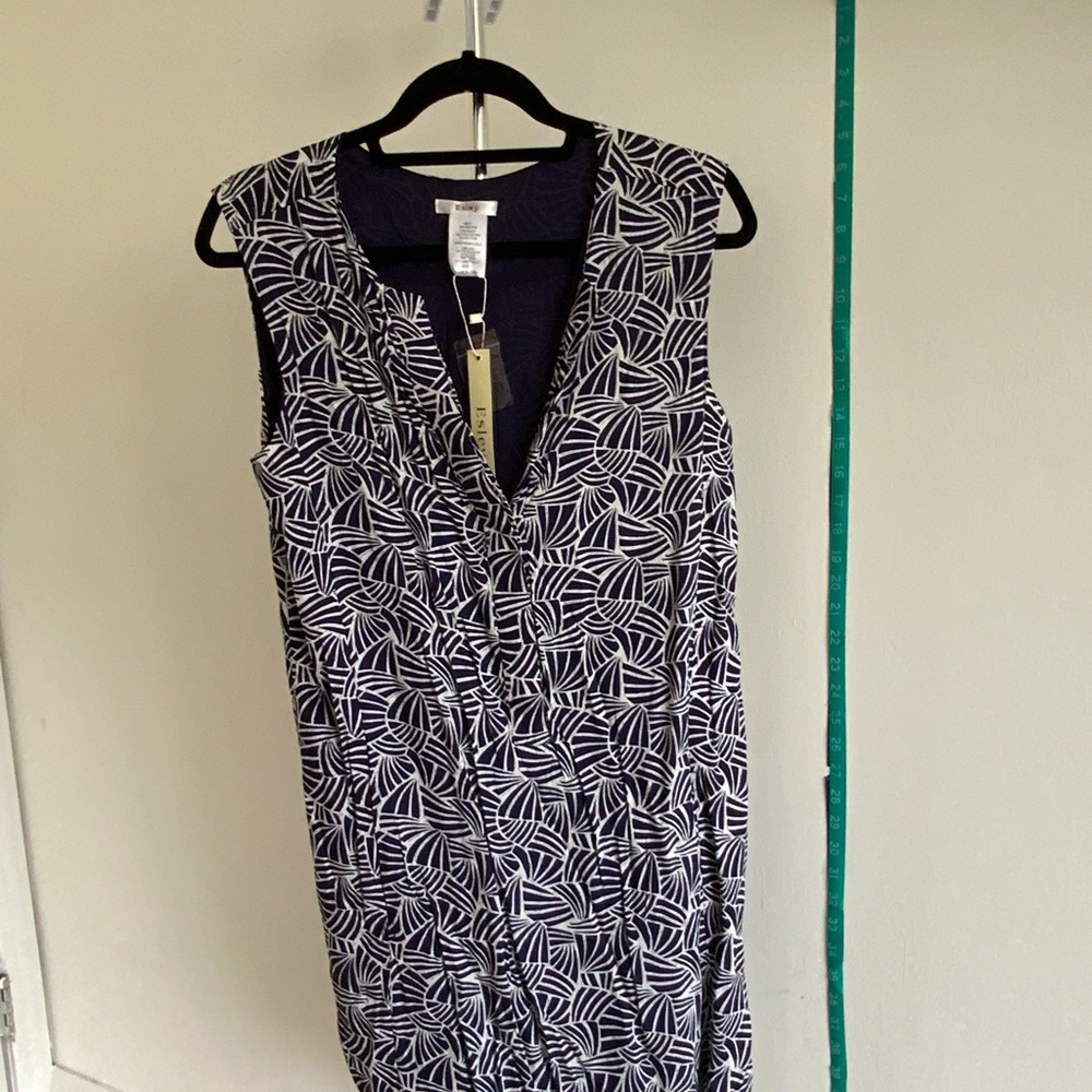 Esley Leaf Print Dress in Navy and White